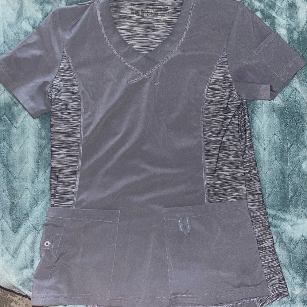 Urbane Performance Women’s Scrub Top